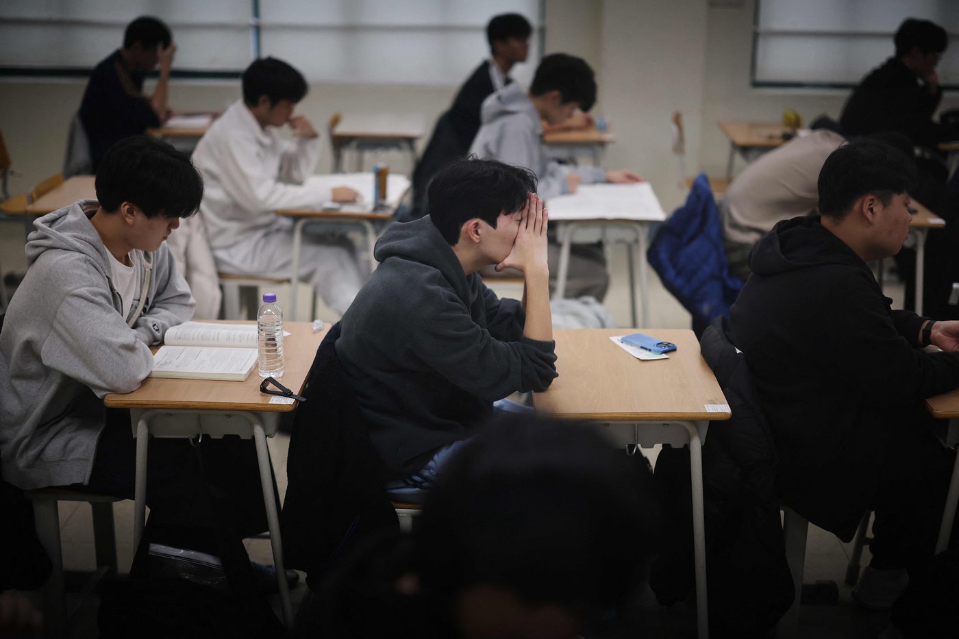 South Korea pauses for its biggest day: over half a million students take the national college exam 