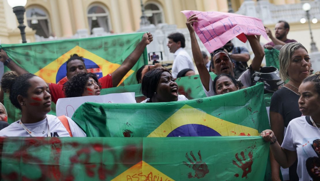 Protestas masivas en Río de Janeiro tras la operación policial más sangrienta de Brasil 