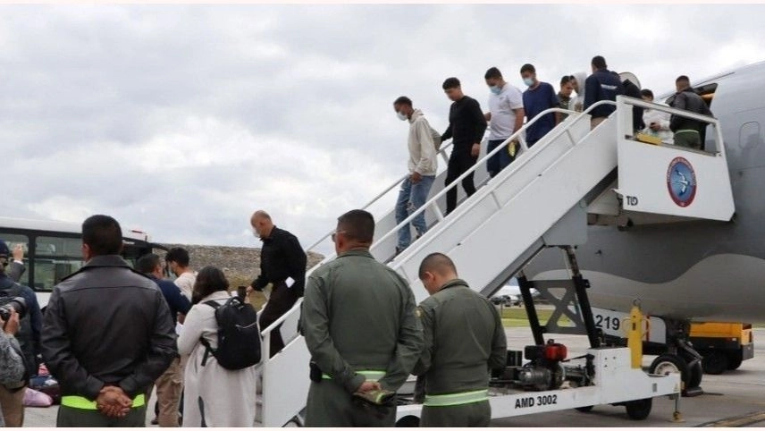 Diez argentinos deportados de Estados Unidos en un vuelo especial 