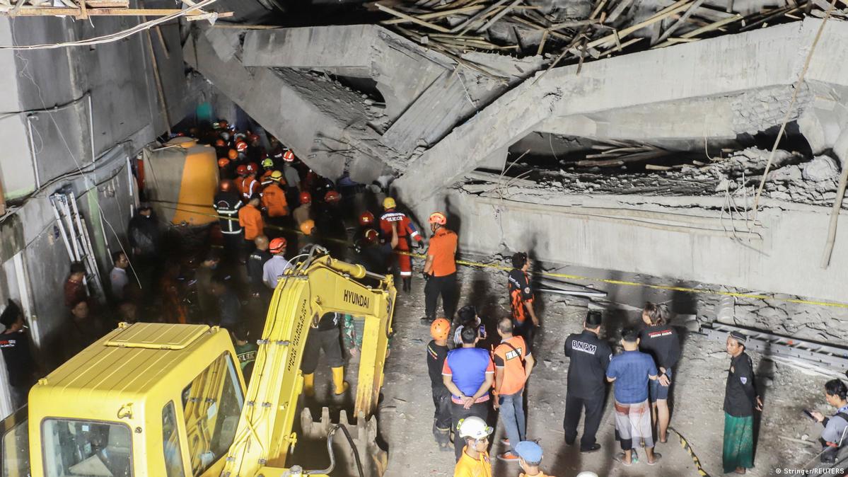 Tragedia en Java Oriental: colapso de internado islámico deja un muerto y decenas de desaparecidos en Indonesia 