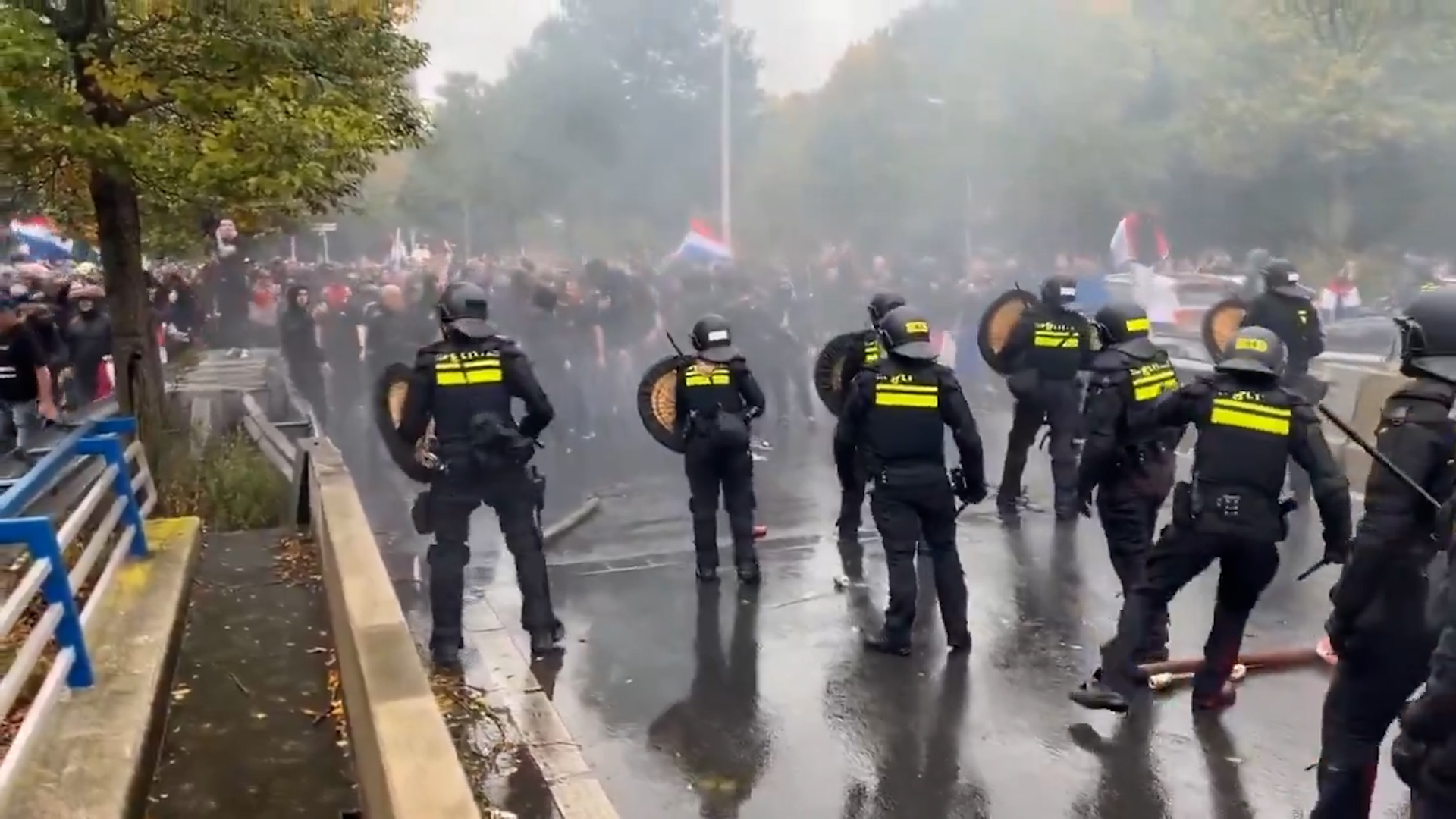 Graves incidentes durante una violenta protesta antiinmigración en Países Bajos 