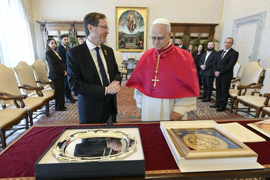 Herzog Meets Pope at the Vatican Amid Gaza Tensions 