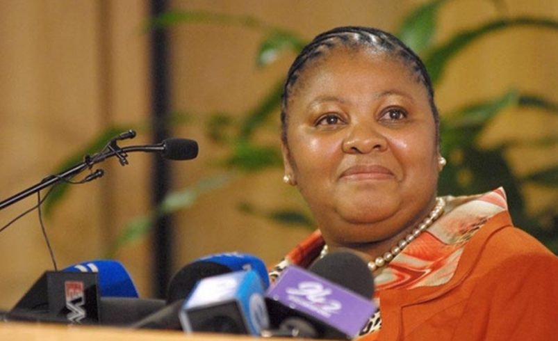 Sudáfrica sacudida por un nuevo escándalo: acusan a la jefa del Parlamento de corrupción y lavado de dinero