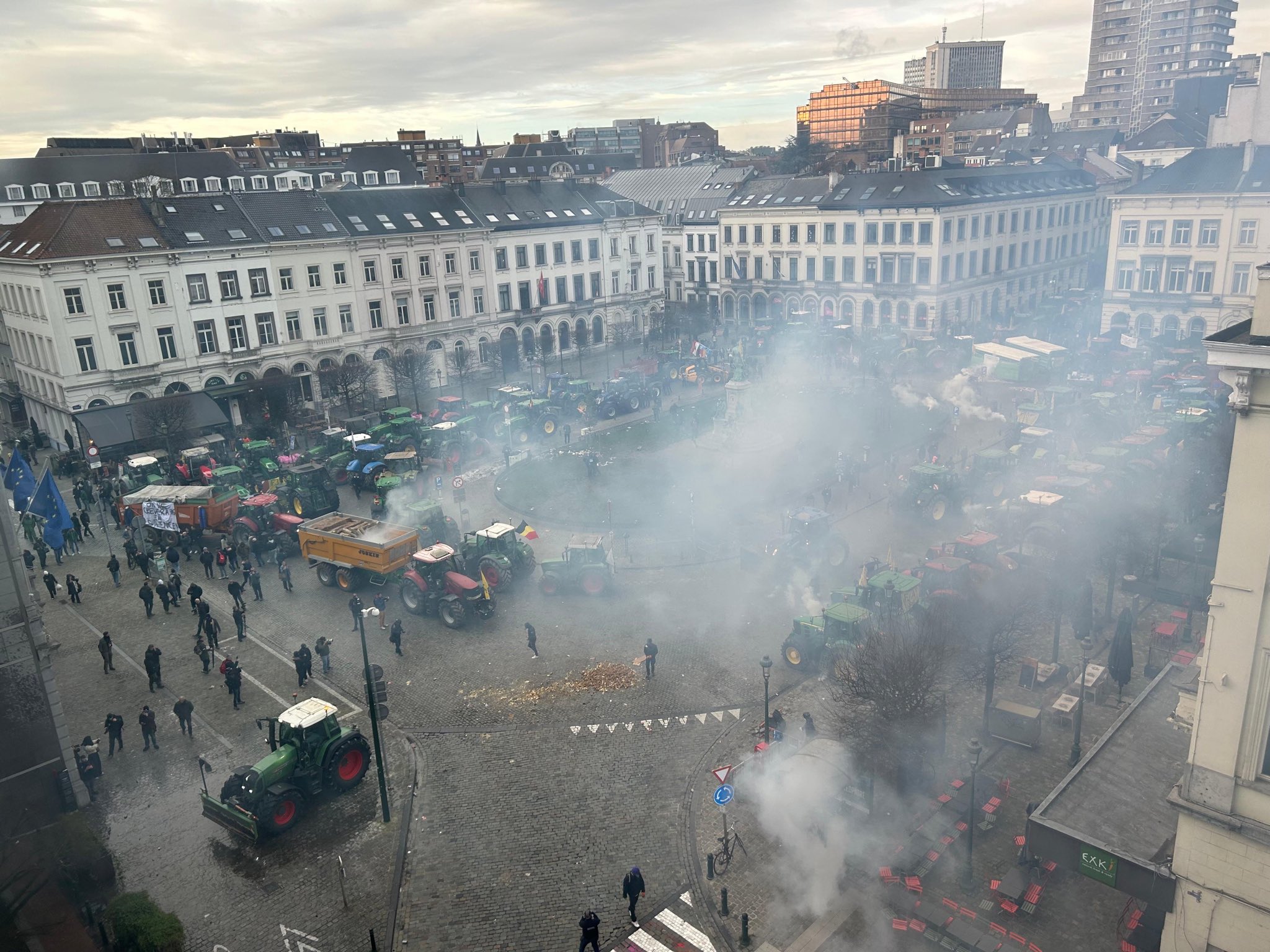 Agricultores europeos paralizan Bruselas y redoblan el rechazo al acuerdo UE–Mercosur