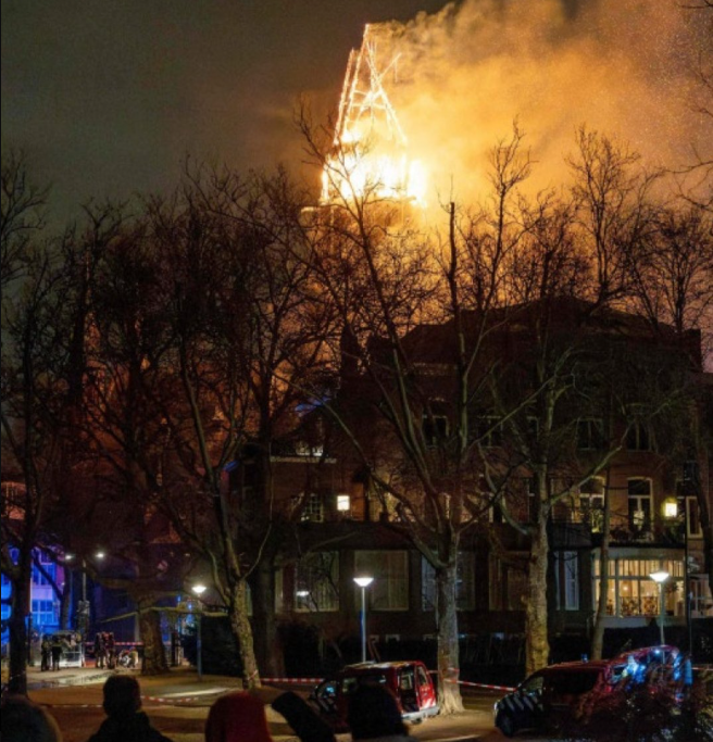 Países Bajos: un incendio arrasó una iglesia histórica de Ámsterdam en Año Nuevo