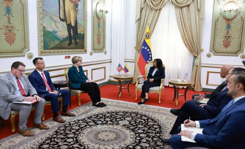 Estados Unidos y Venezuela reabren el diálogo tras siete años con una reunión entre Delcy Rodríguez y la enviada de norteamérica