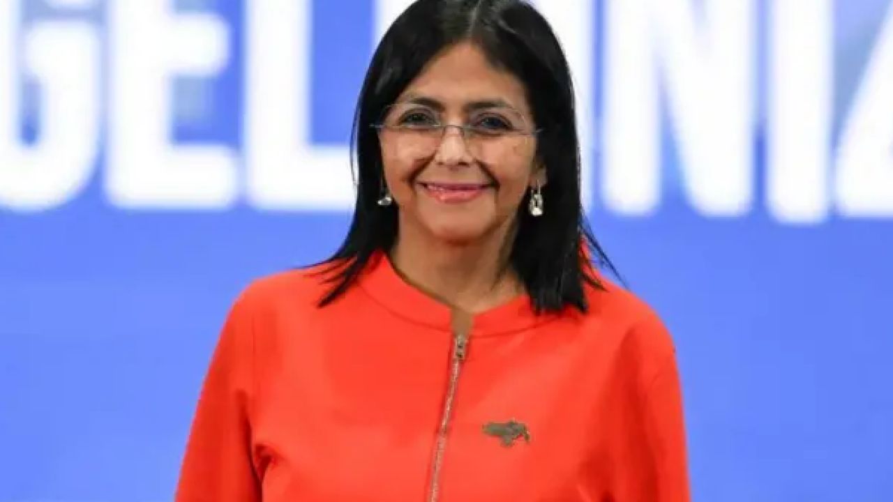 Delcy Rodríguez llama a un diálogo interno y rechaza la injerencia de Washington tras la salida de Maduro